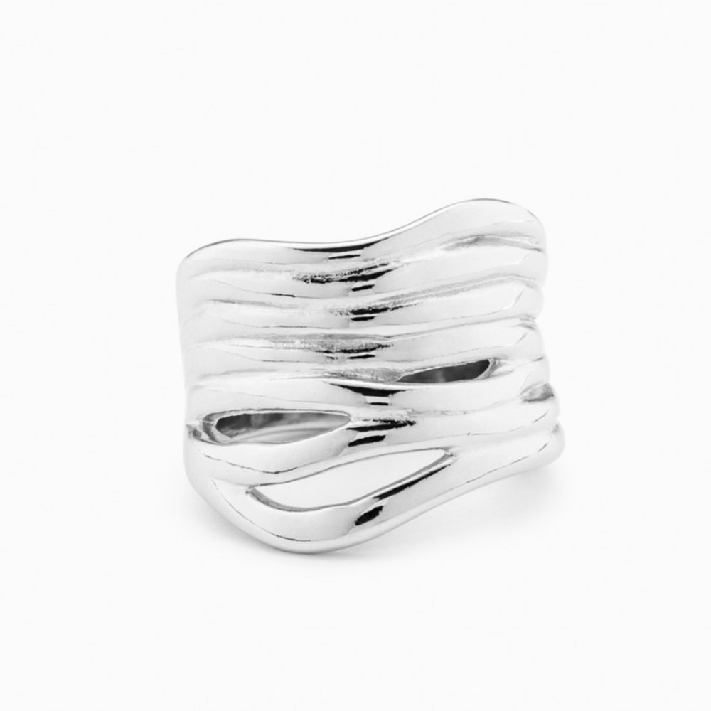 Uno de 50 twisted multiband ring
